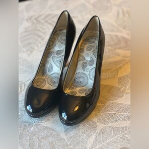 Elegant Black Women's Pumps